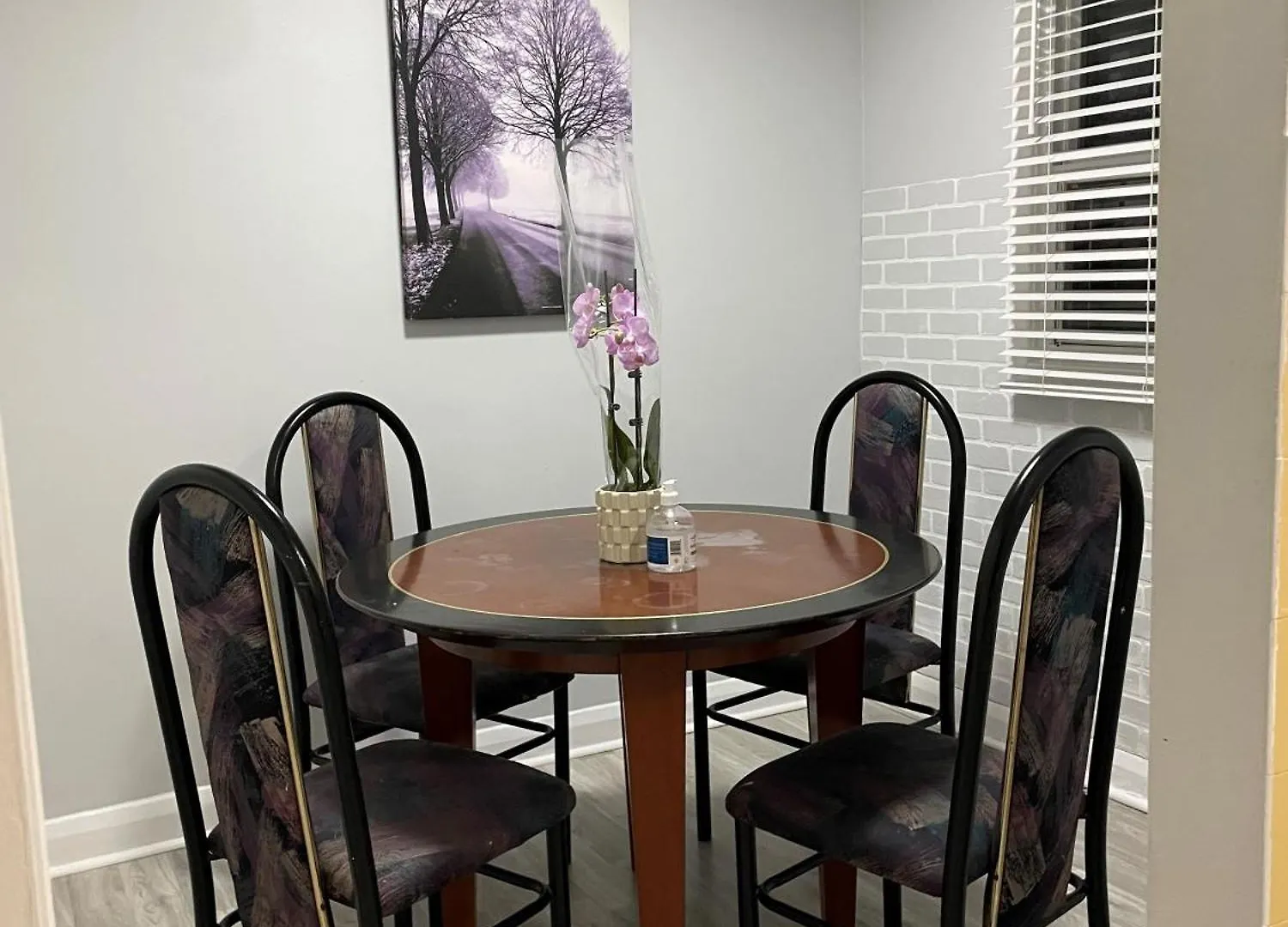Toronto Full Bed In A Room - Midtown Canada