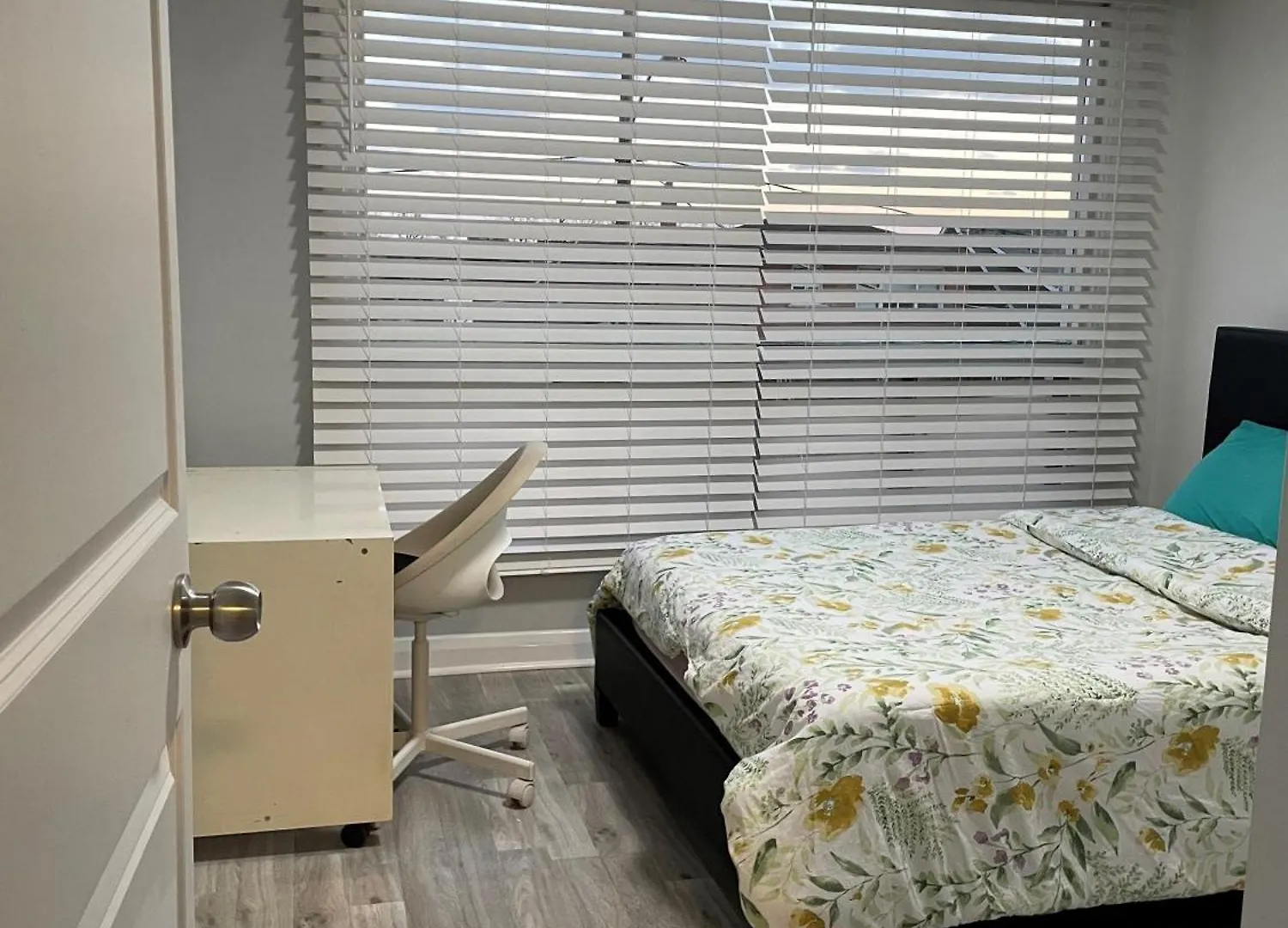 Guest house Toronto Full Bed In A Room - Midtown Canada