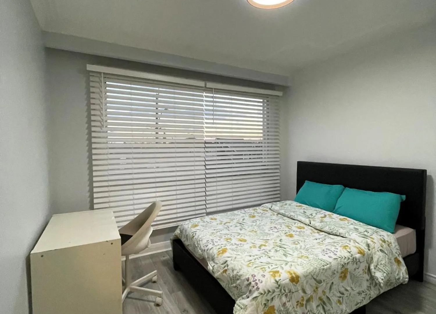 Toronto Full Bed In A Room - Midtown 0*,  Canada